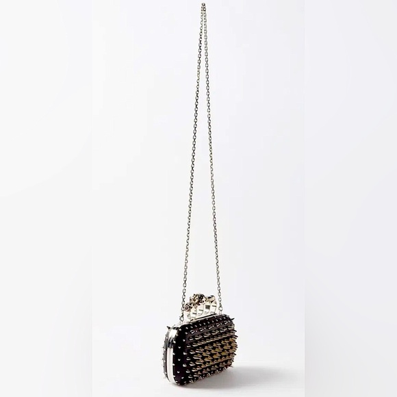 NEW🔥Alexander McQueen Skull Knuckle Bag with Spikes🔥 - Picture 7 of 16